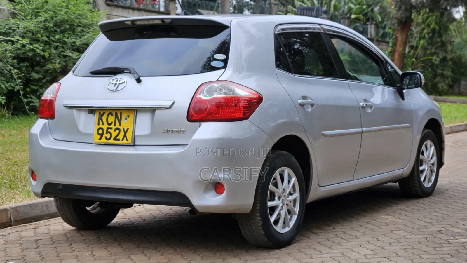 Toyota Auris 2010 Silver