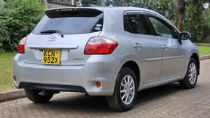 Toyota Auris 2010 Silver