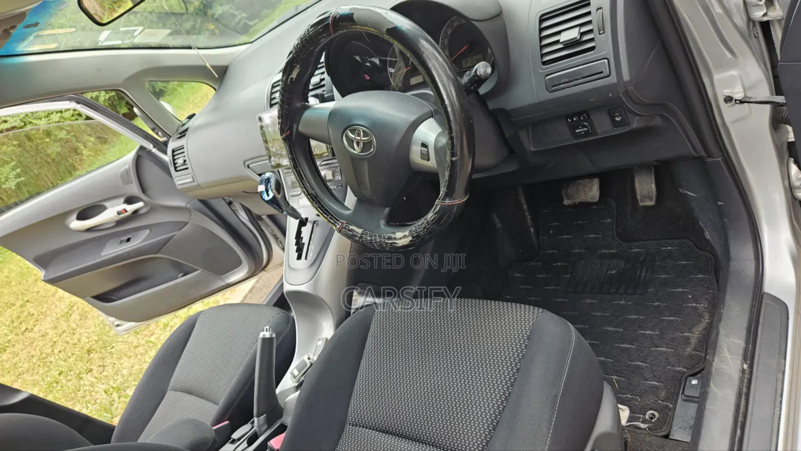 Toyota Auris 2010 Silver