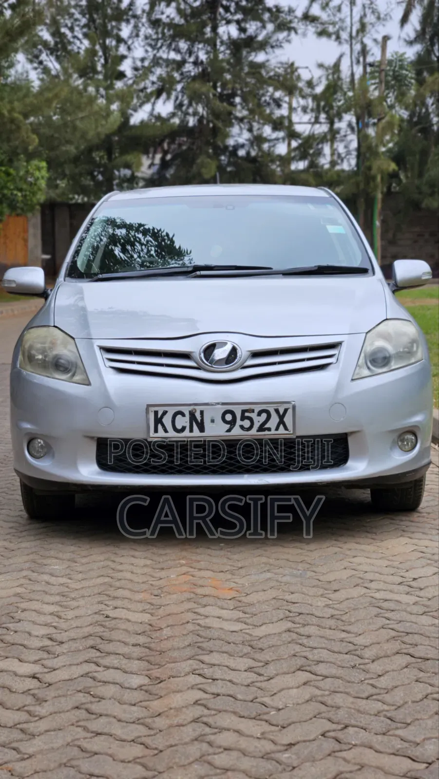 Toyota Auris 2010 Silver