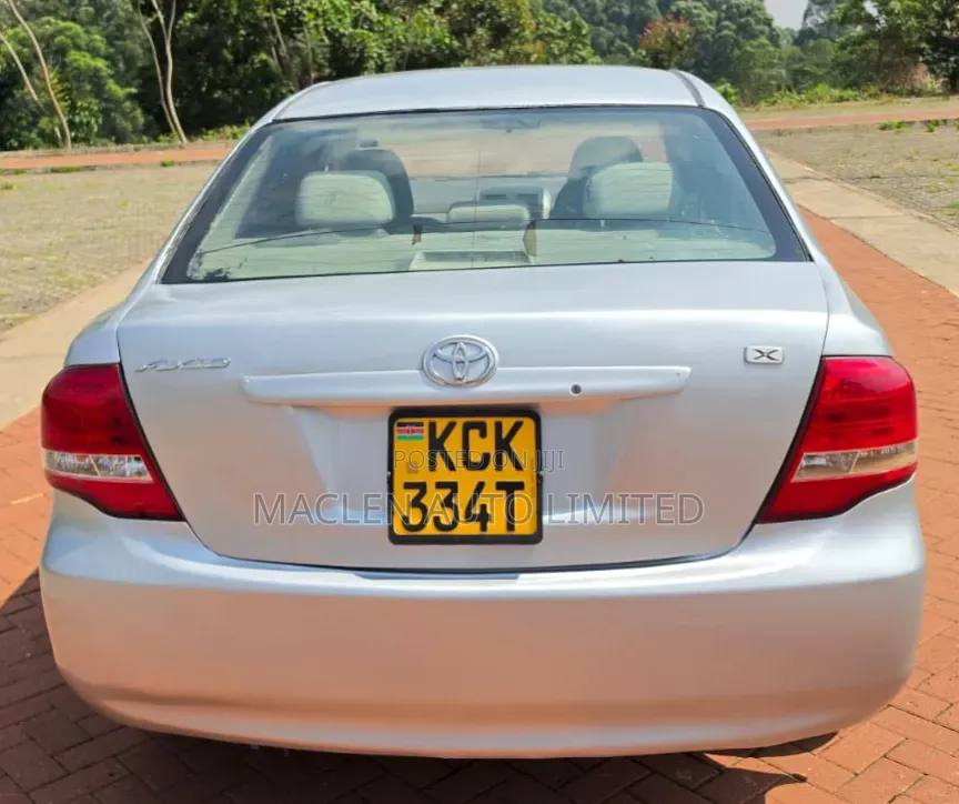 Toyota Axio 2010 Silver