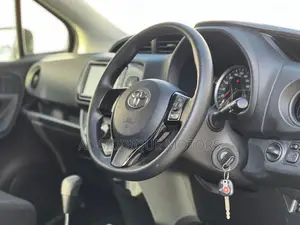 Toyota Vitz 1.3 FWD 5dr 2019 Pearl