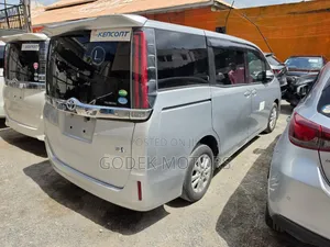 Toyota Noah 2019 Silver
