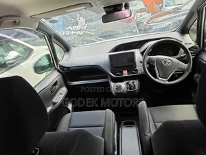 Toyota Noah 2019 Silver
