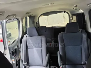 Toyota Noah 2019 Silver