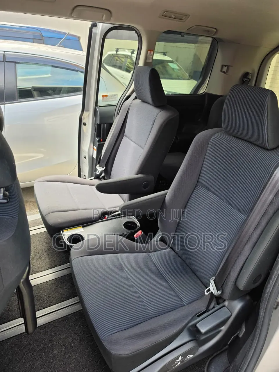 Toyota Noah 2019 Silver