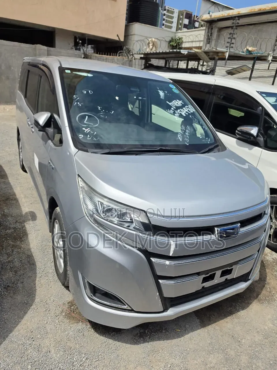 Toyota Noah 2019 Silver