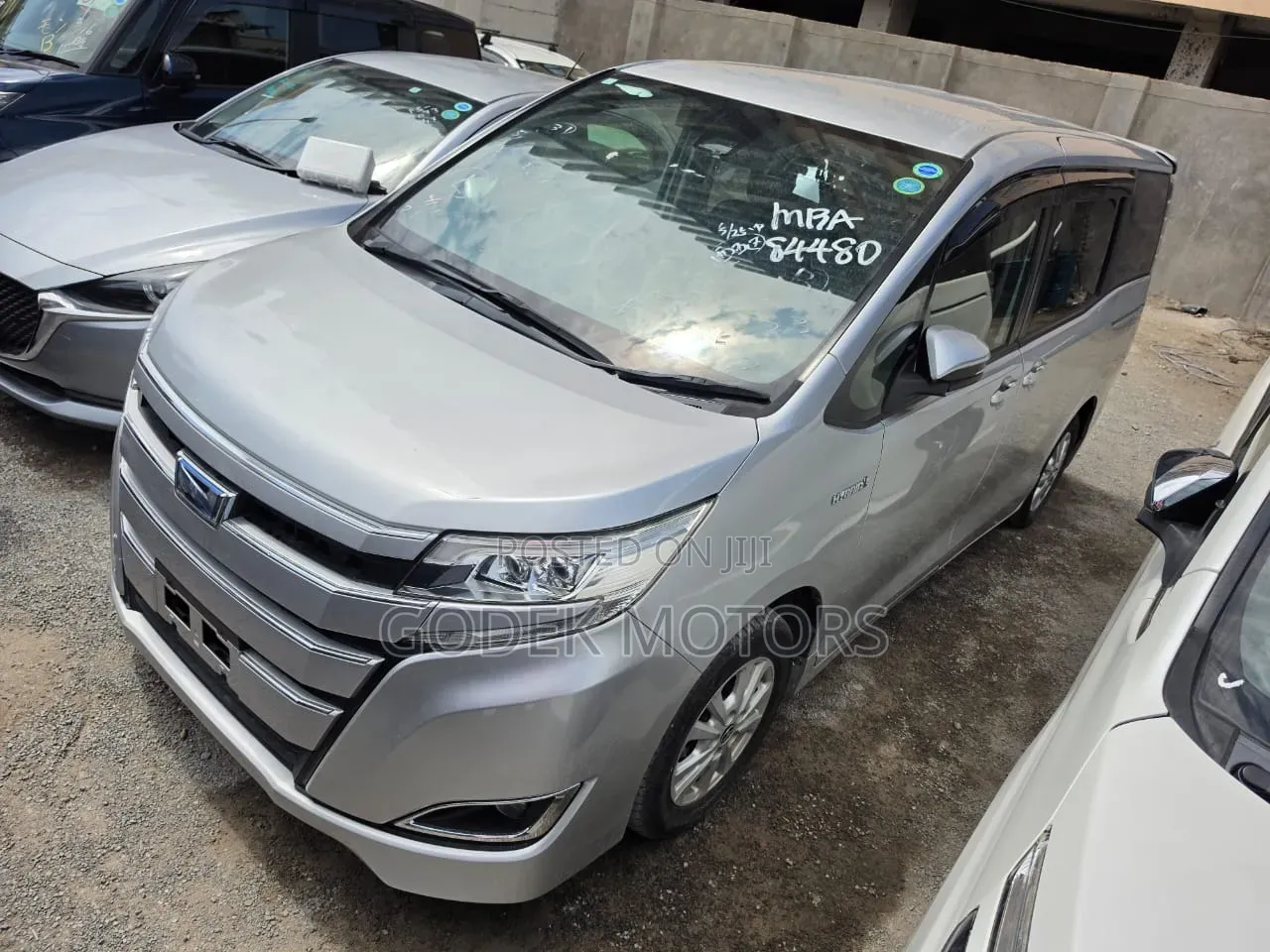 Toyota Noah 2019 Silver