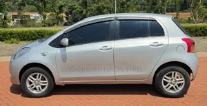Toyota Vitz 2006 Silver