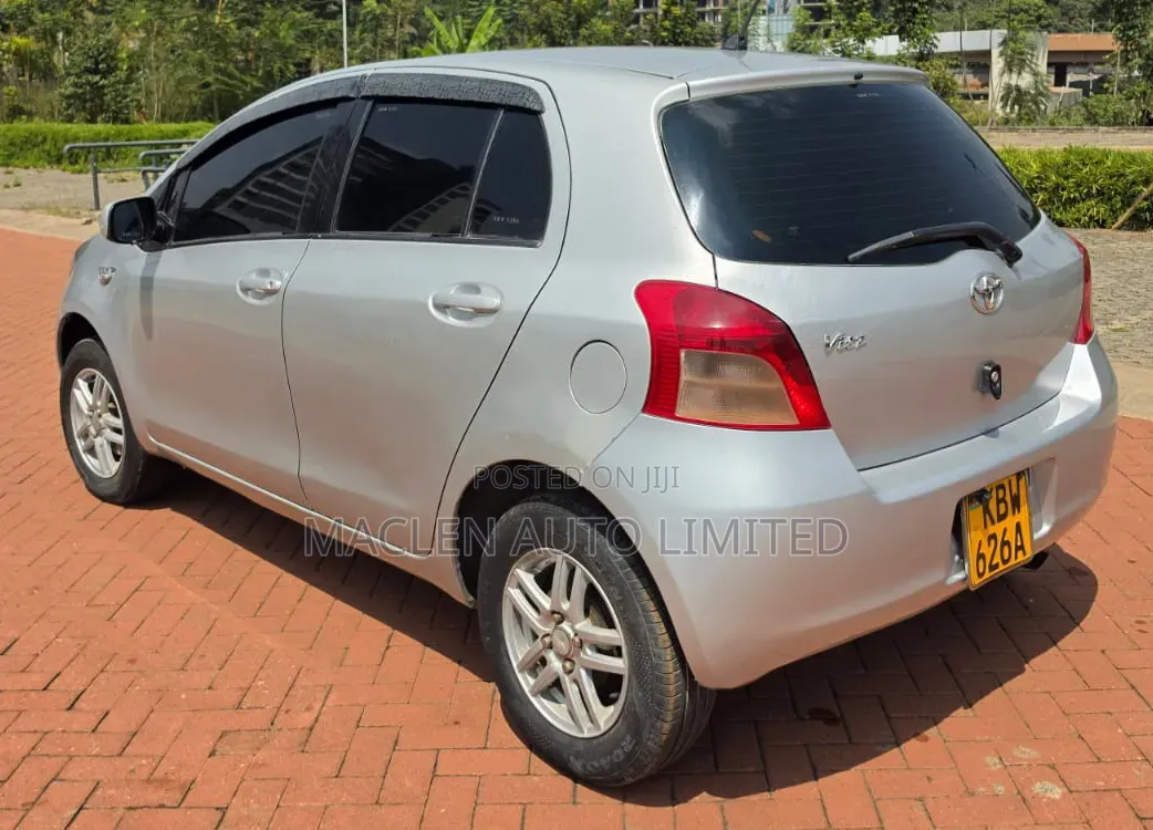 Toyota Vitz 2006 Silver