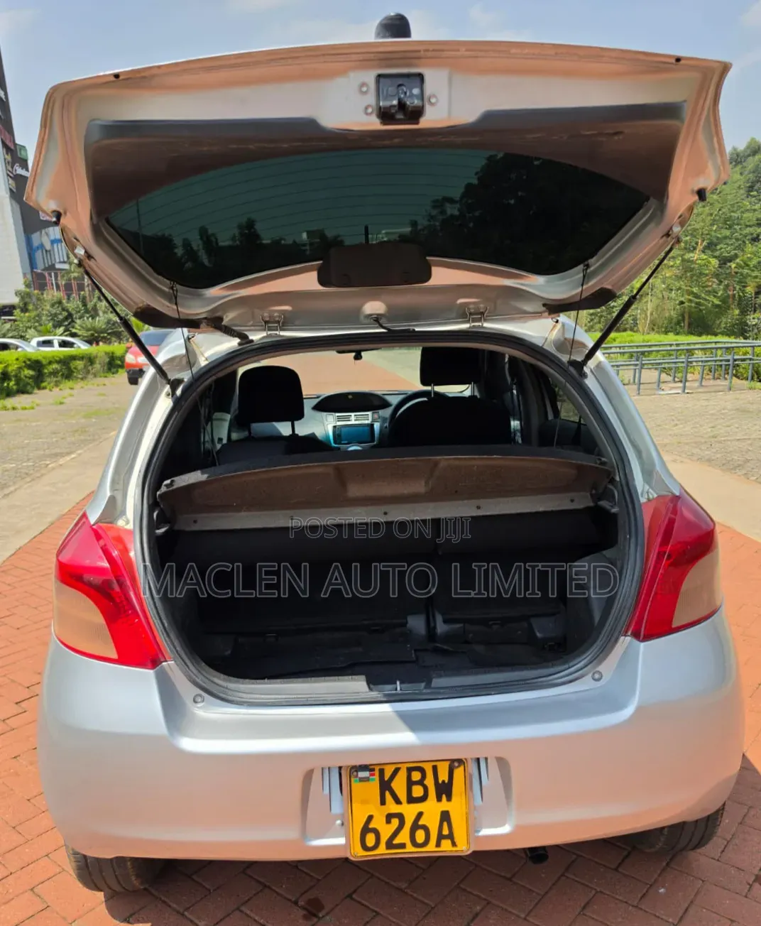 Toyota Vitz 2006 Silver