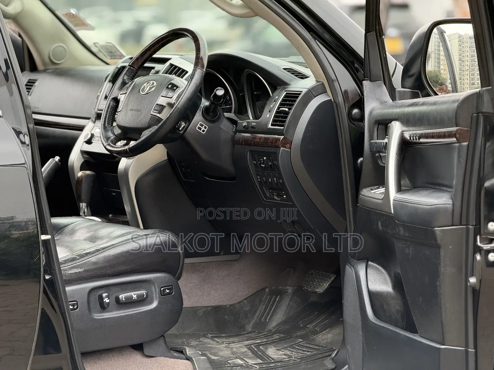 Toyota Land Cruiser 5.7 V8 2012 Black