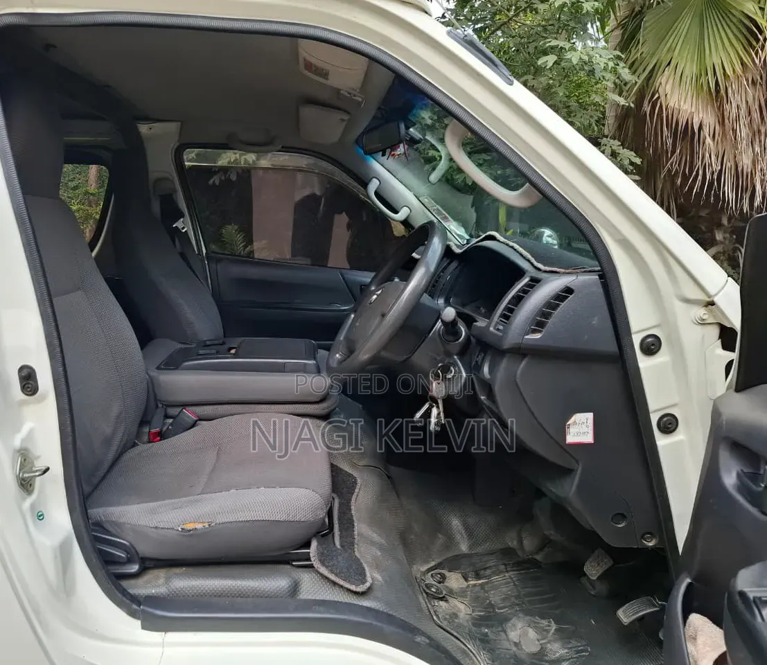 Toyota HiAce 2014 White