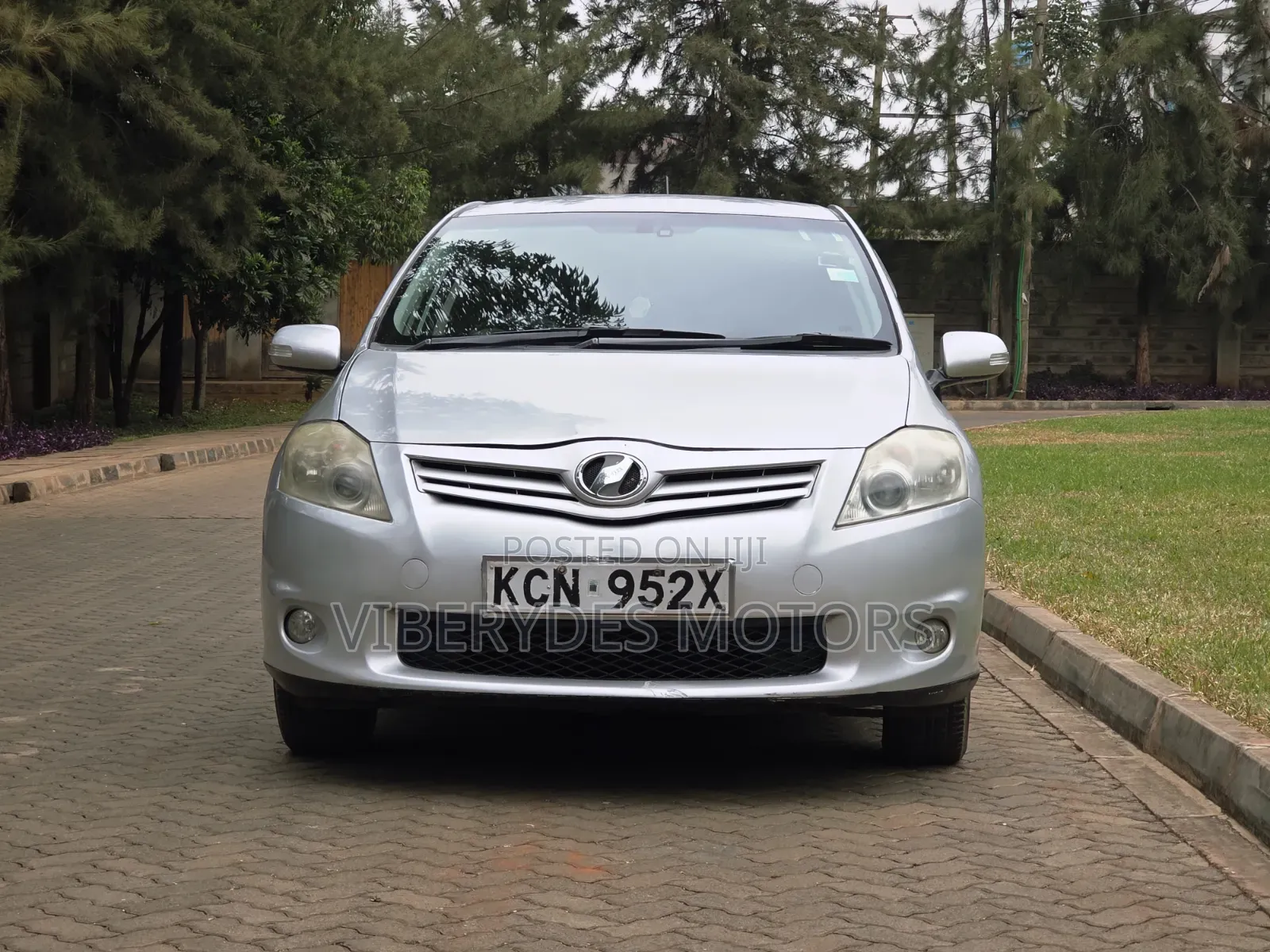 Toyota Auris 2010 Silver
