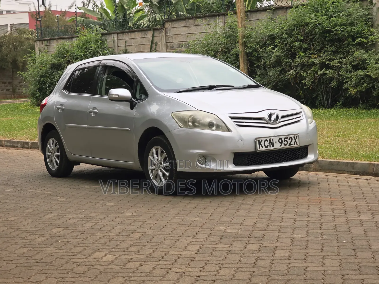 Toyota Auris 2010 Silver