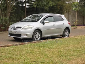 Toyota Auris 2010 Silver