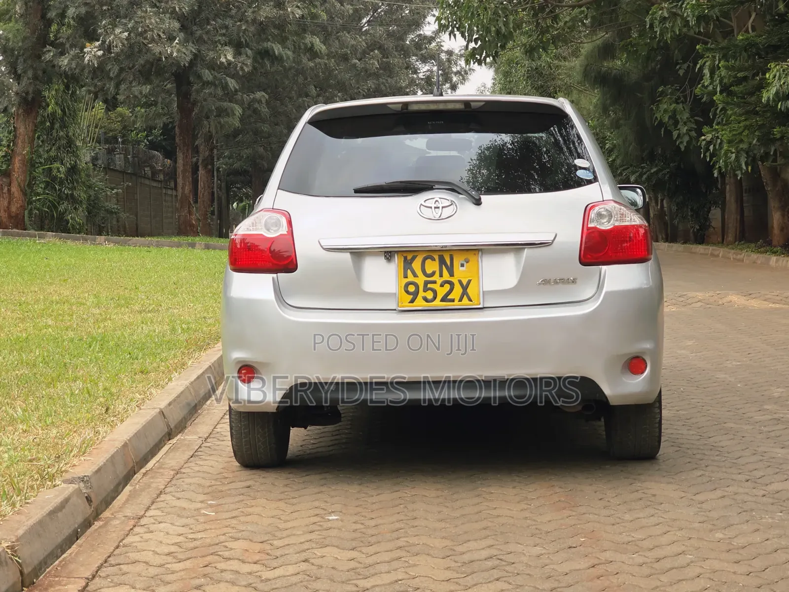 Toyota Auris 2010 Silver