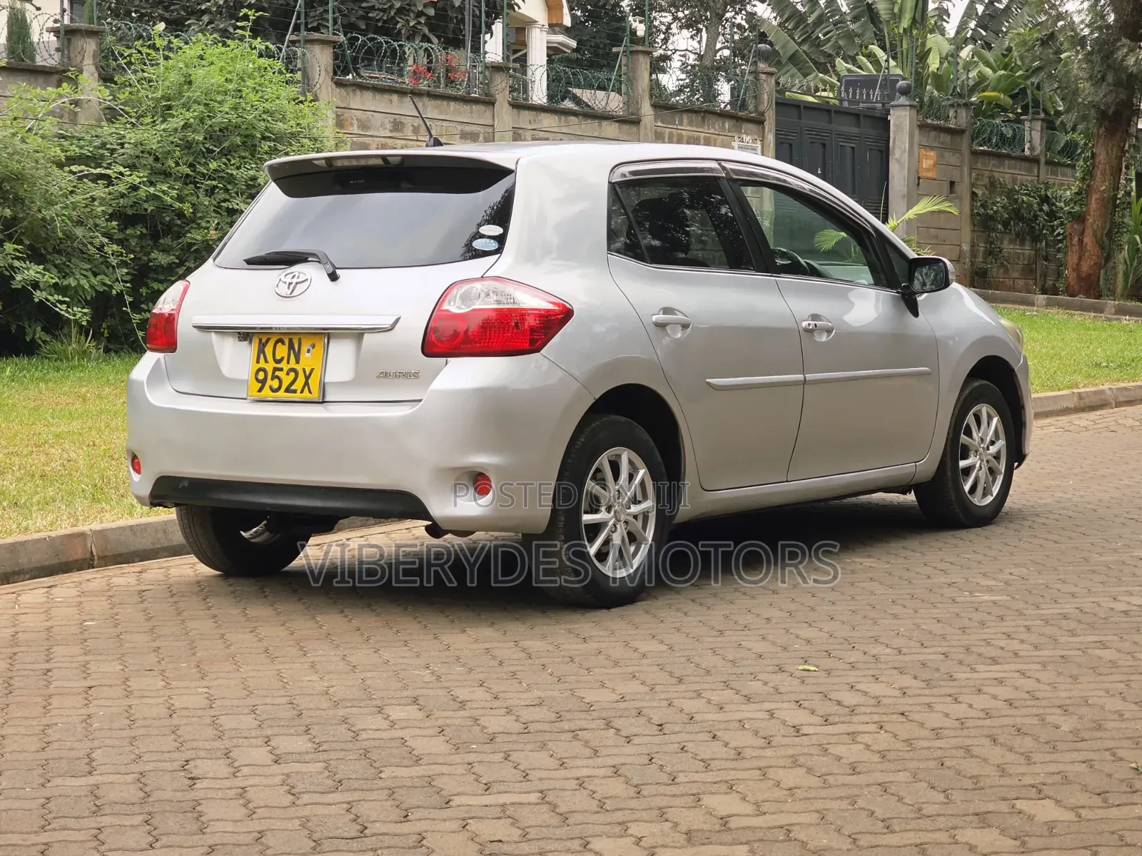 Toyota Auris 2010 Silver