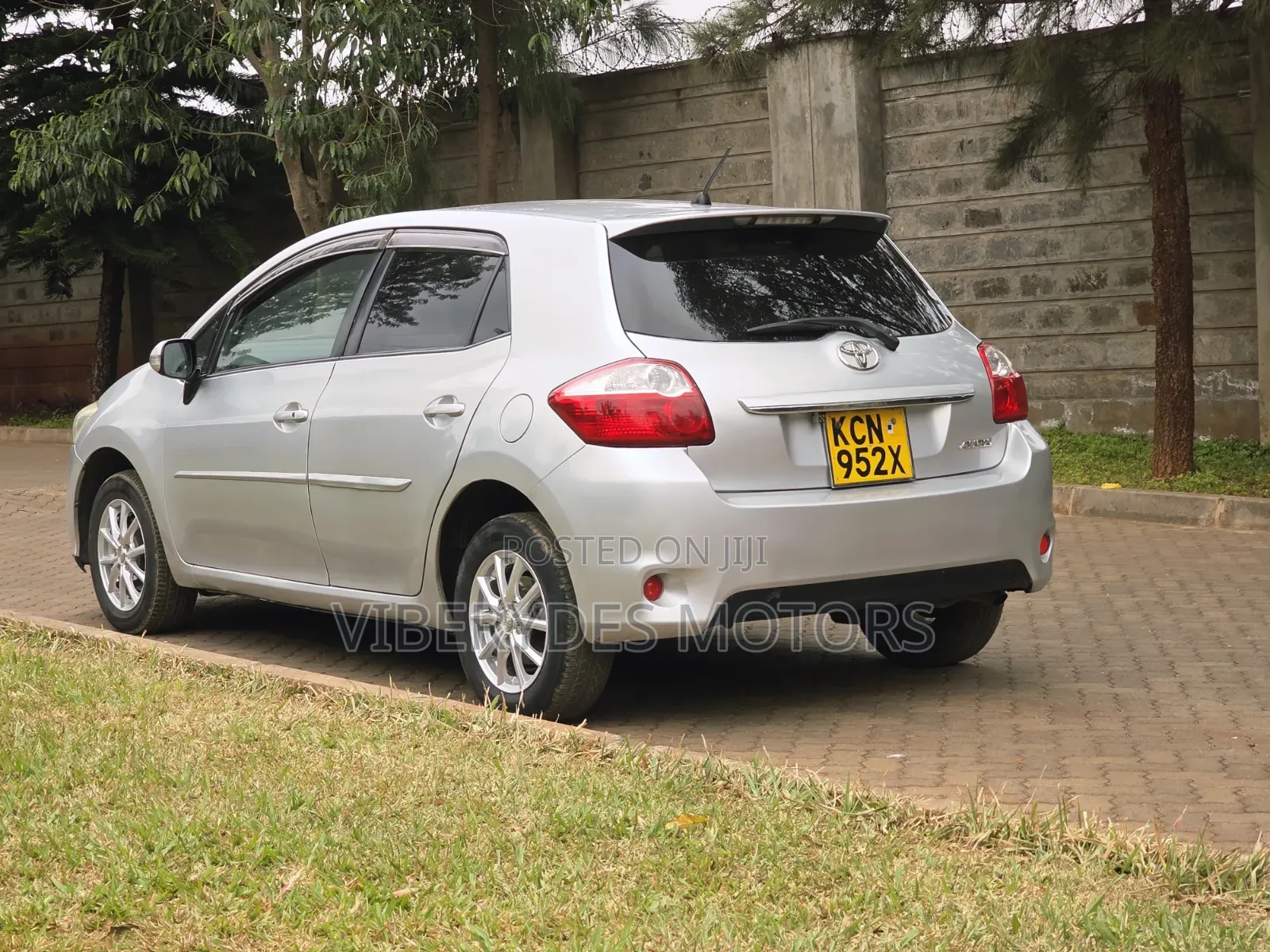 Toyota Auris 2010 Silver