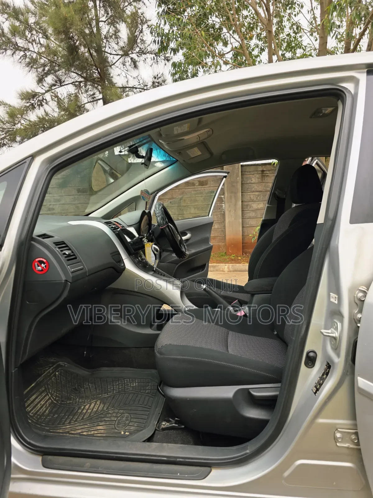 Toyota Auris 2010 Silver