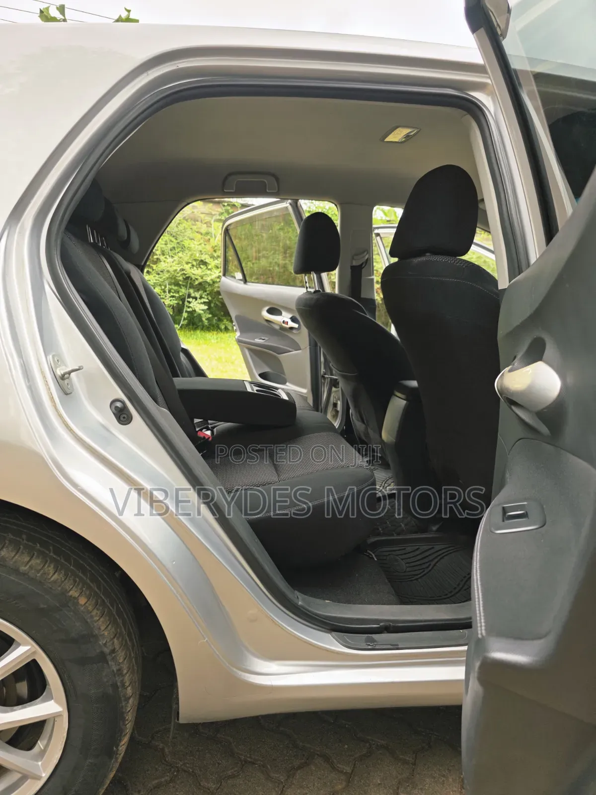 Toyota Auris 2010 Silver