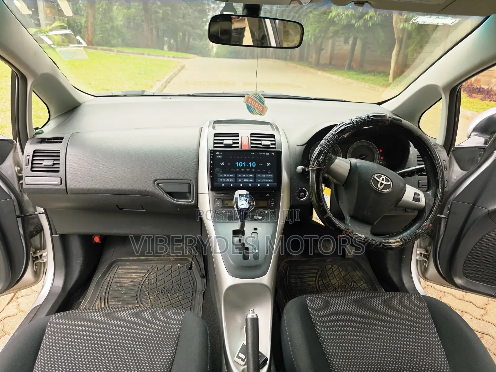 Toyota Auris 2010 Silver