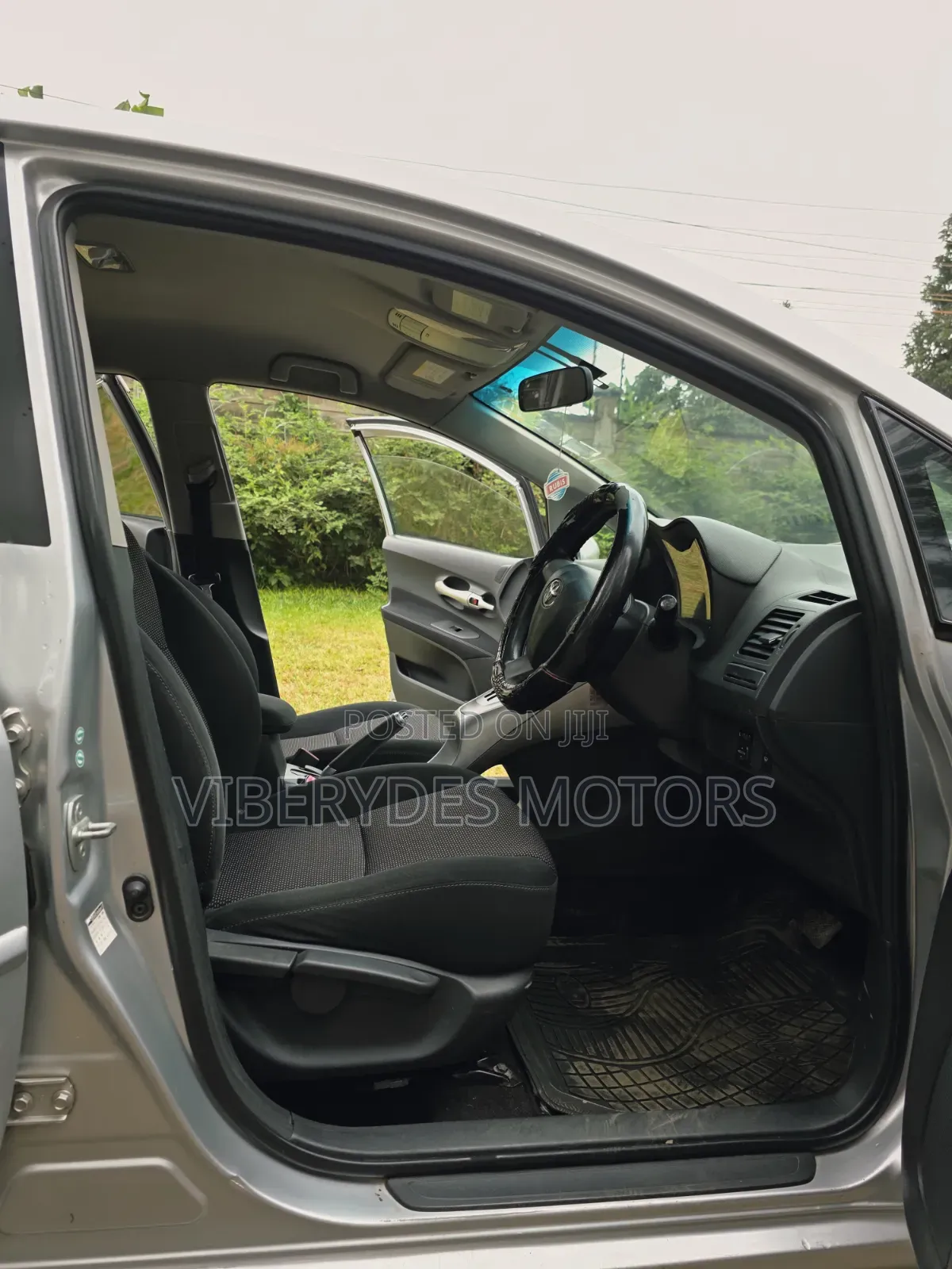 Toyota Auris 2010 Silver