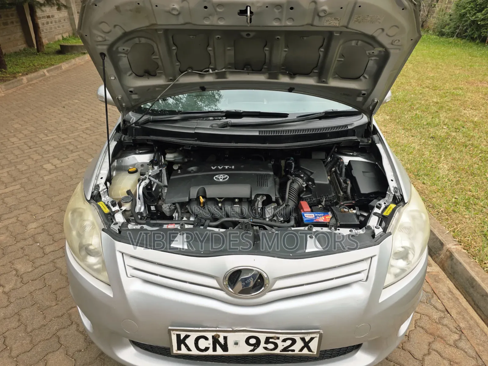 Toyota Auris 2010 Silver