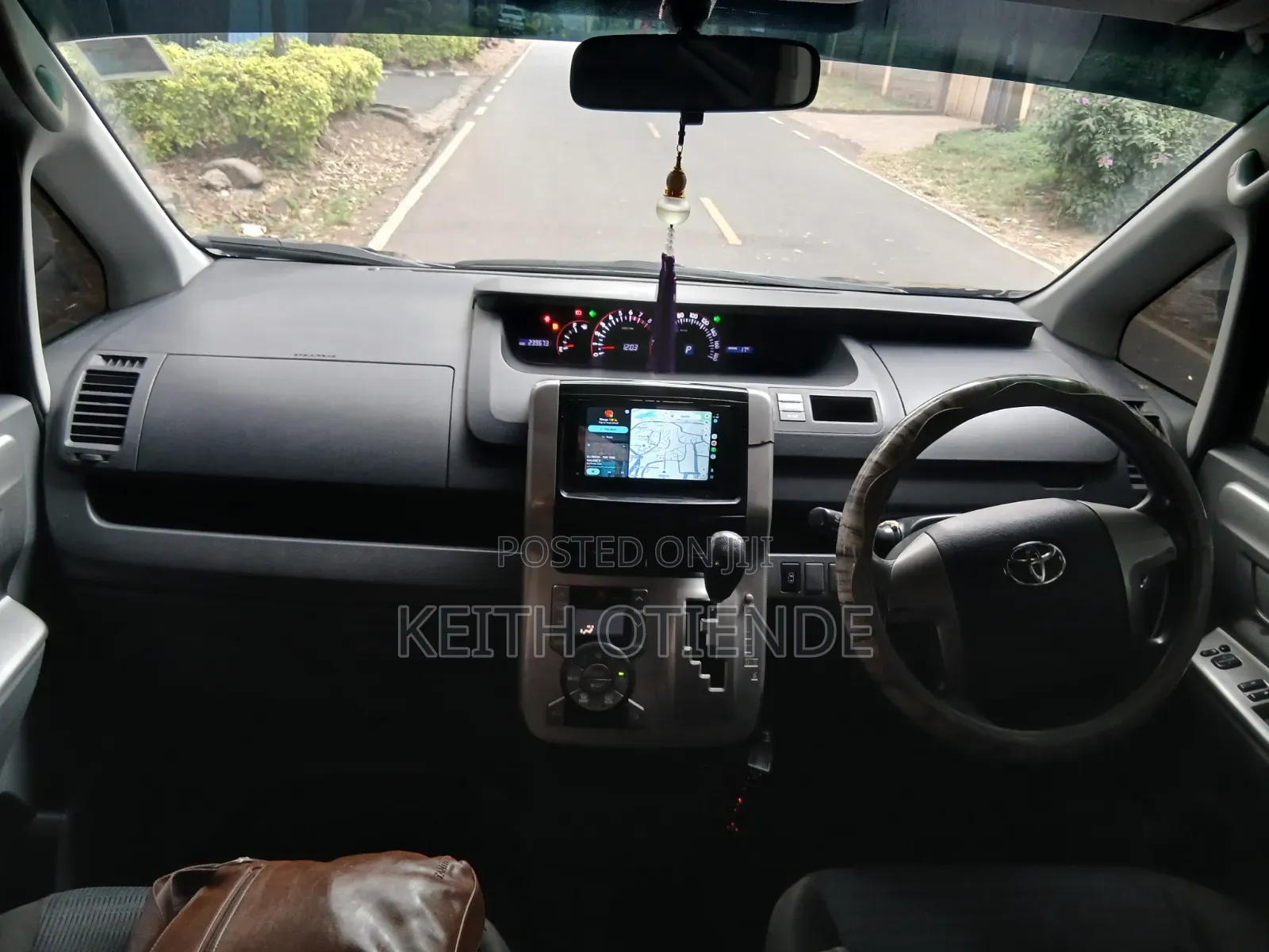Toyota Voxy 2010 Black