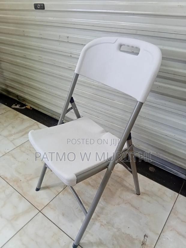 Foldable Chair - thumbnail 2