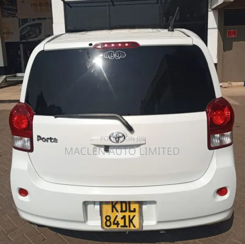 Toyota Porte 2015 White