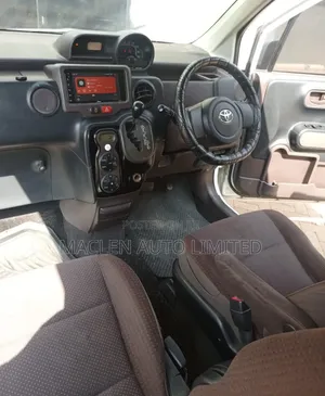 Toyota Porte 2015 White