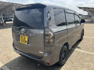 Toyota Voxy 2012 Gray
