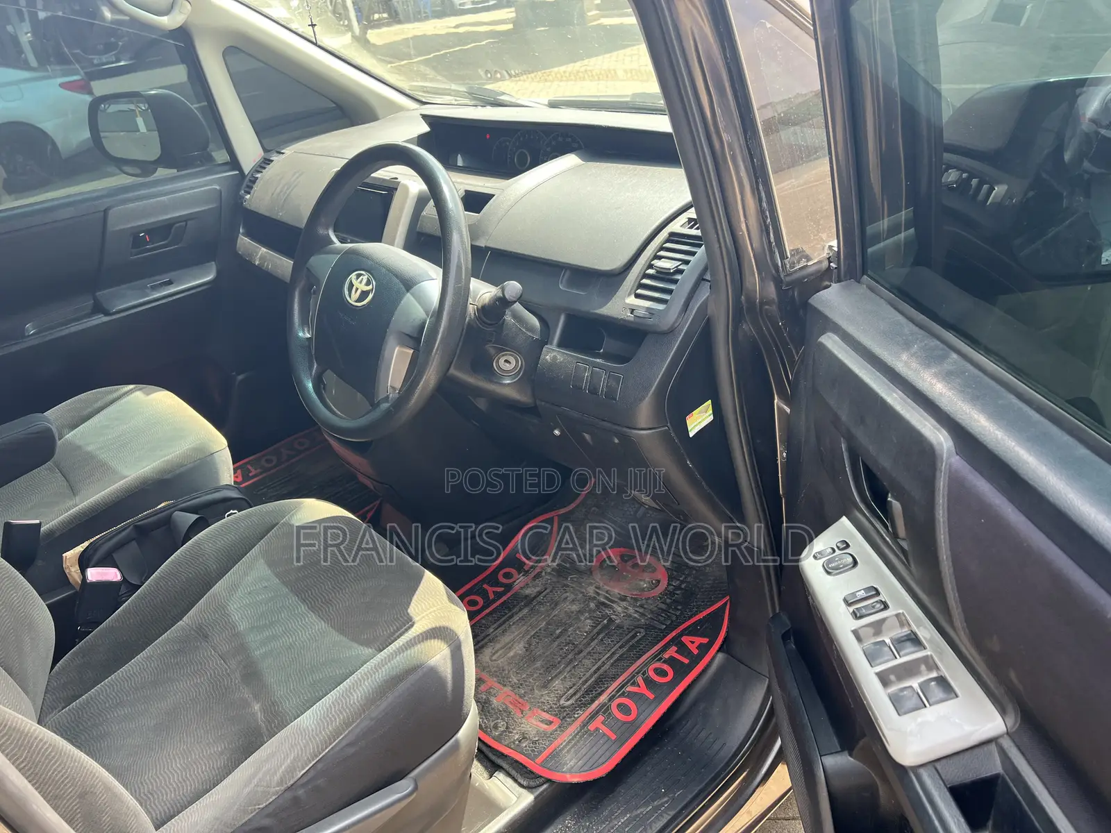 Toyota Voxy 2012 Gray