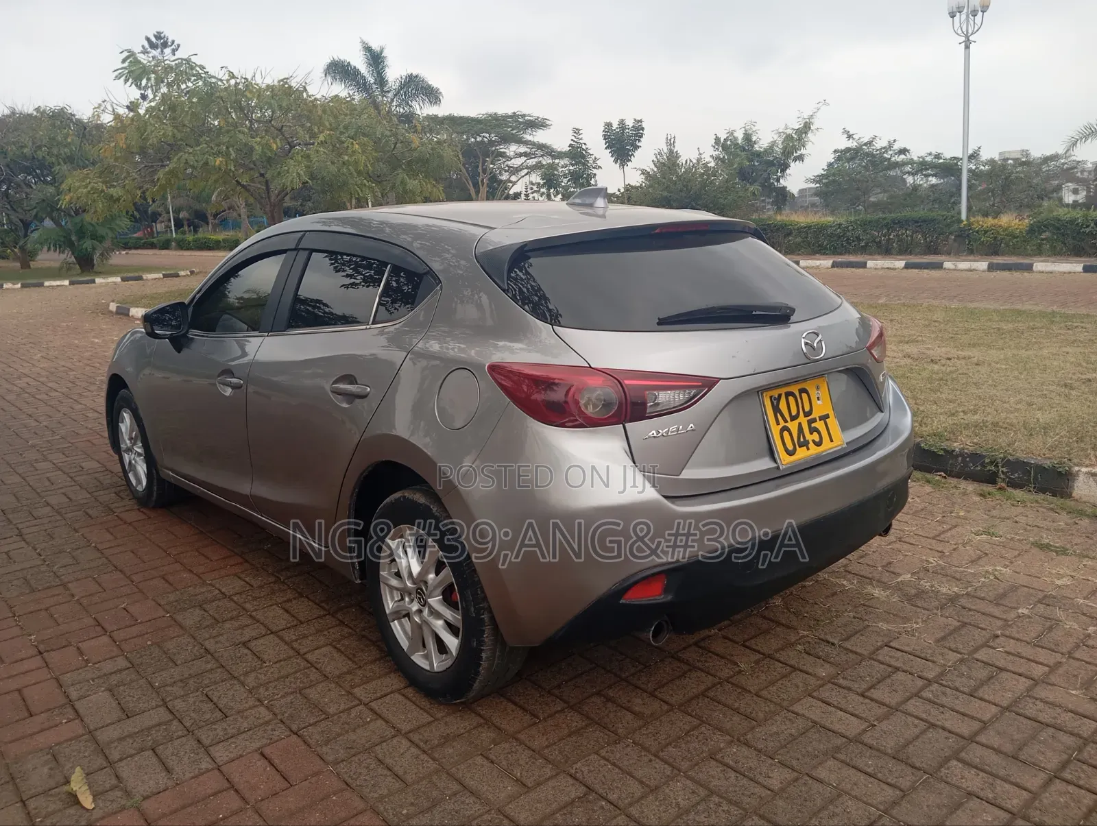 Mazda Axela SV Premium 2014 Beige