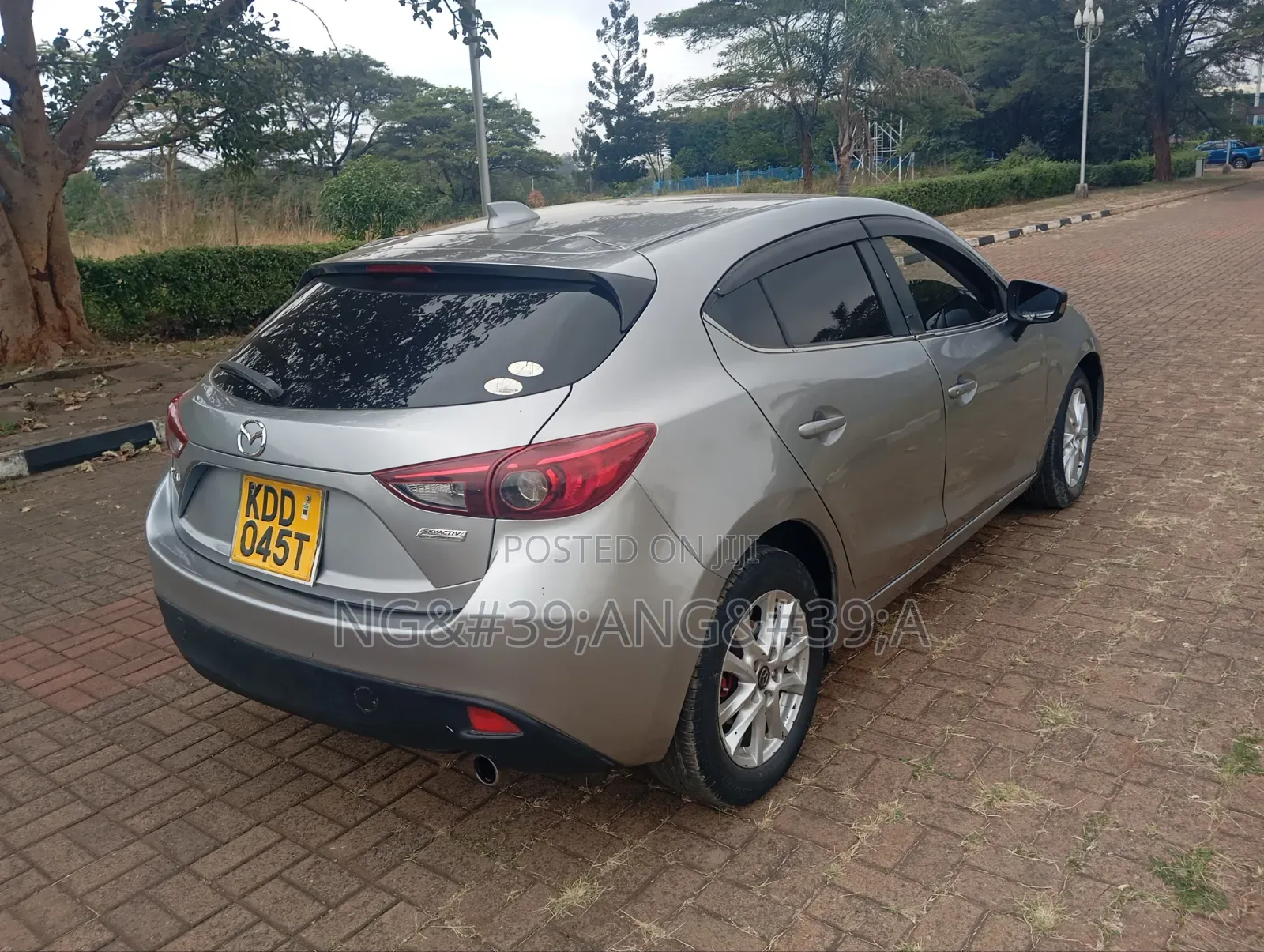 Mazda Axela SV Premium 2014 Beige