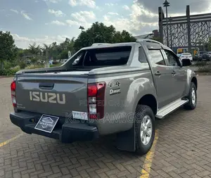 Toyota Hilux 2023 Silver