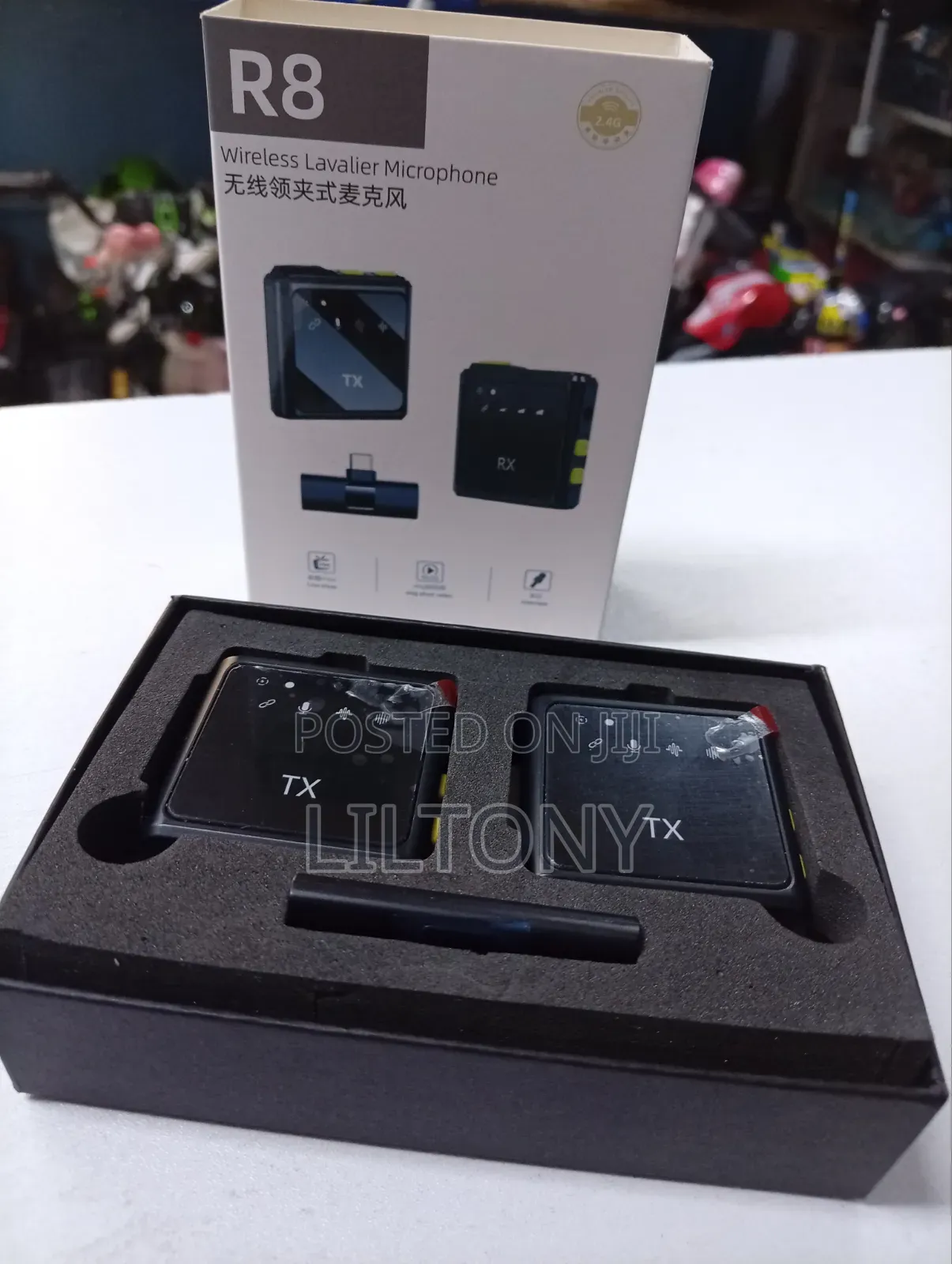 R8 Wireless Microphone With Noise Cancelling and Jack Monitoring
