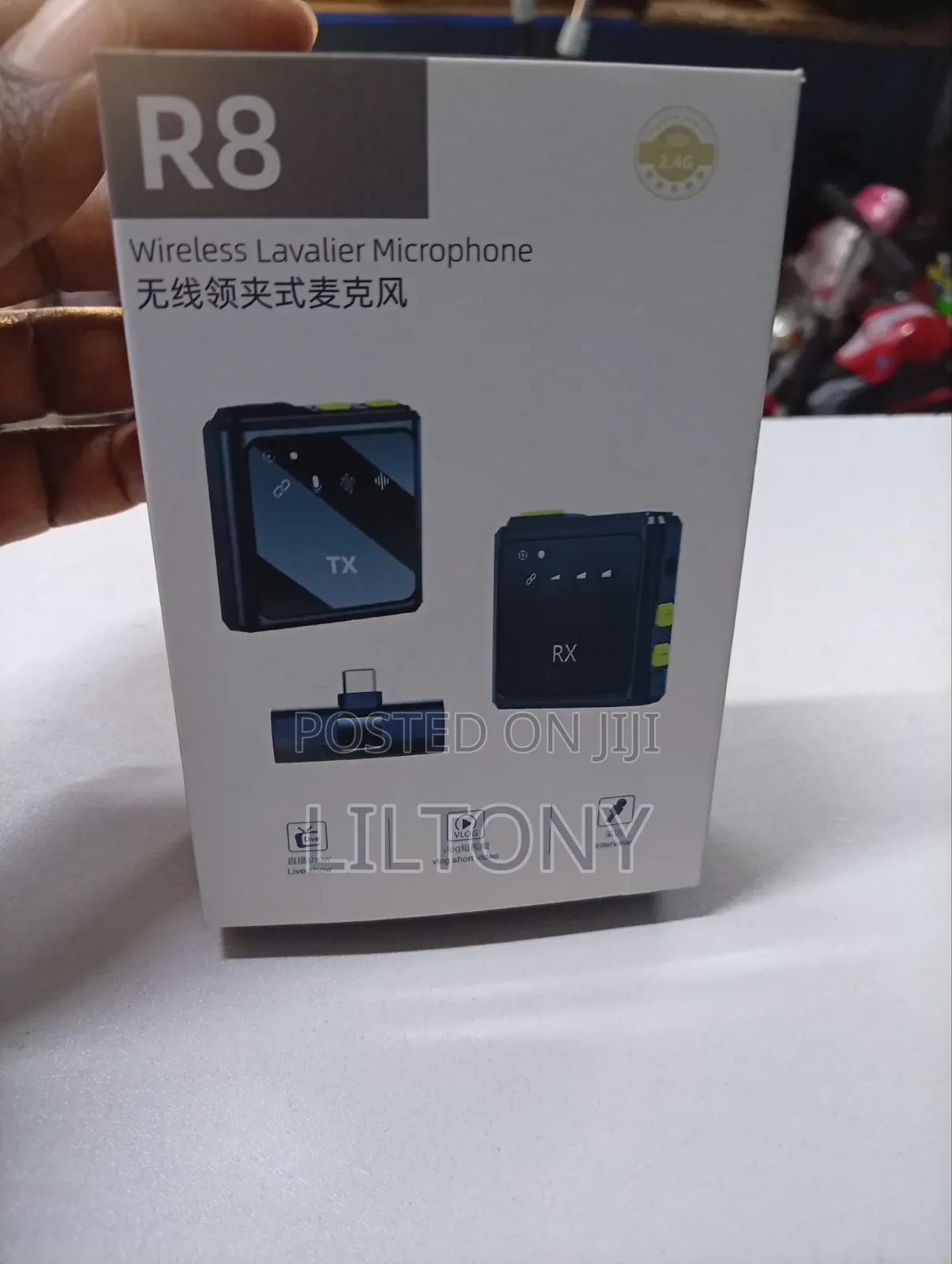 R8 Wireless Microphone With Noise Cancelling and Jack Monitoring
