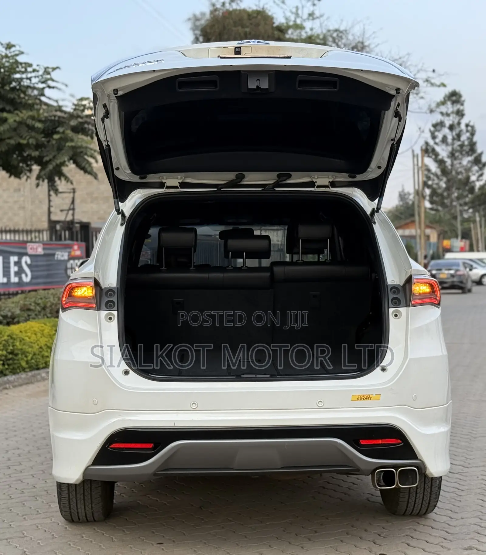 Toyota Harrier 2.0 2015 White