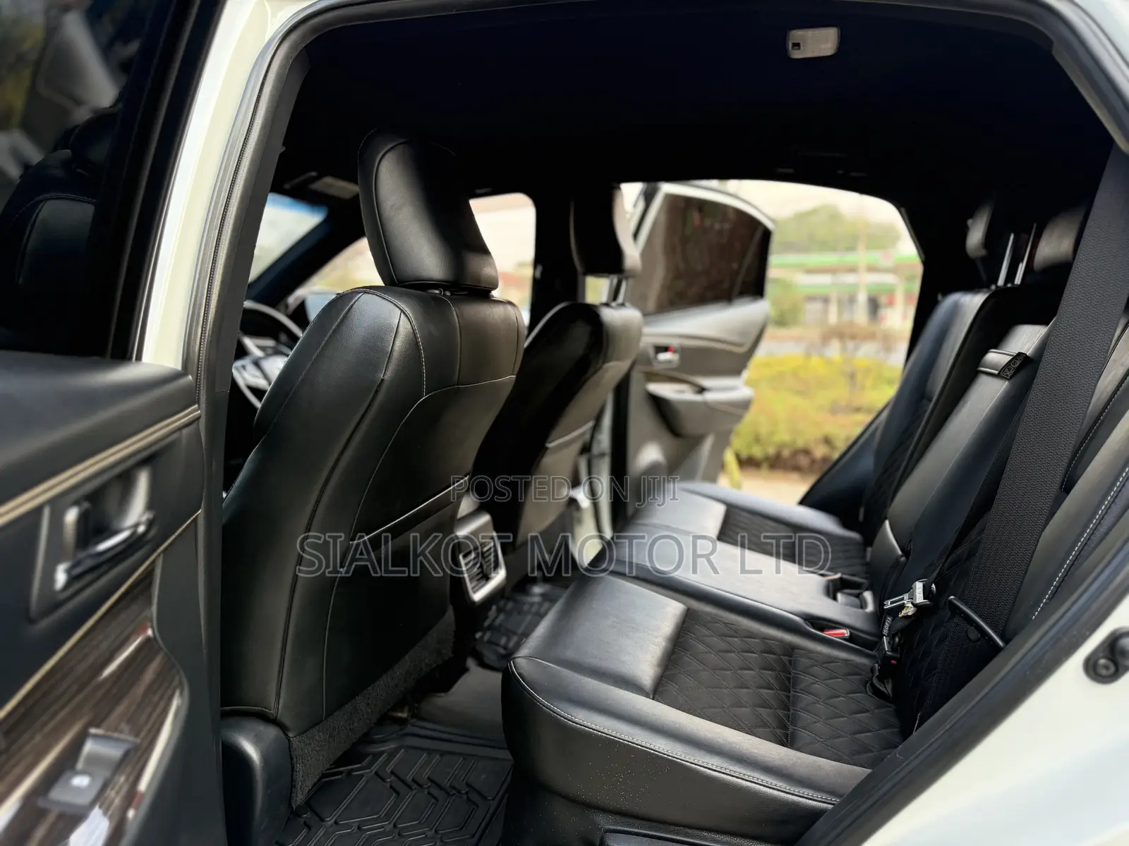 Toyota Harrier 2.0 2015 White