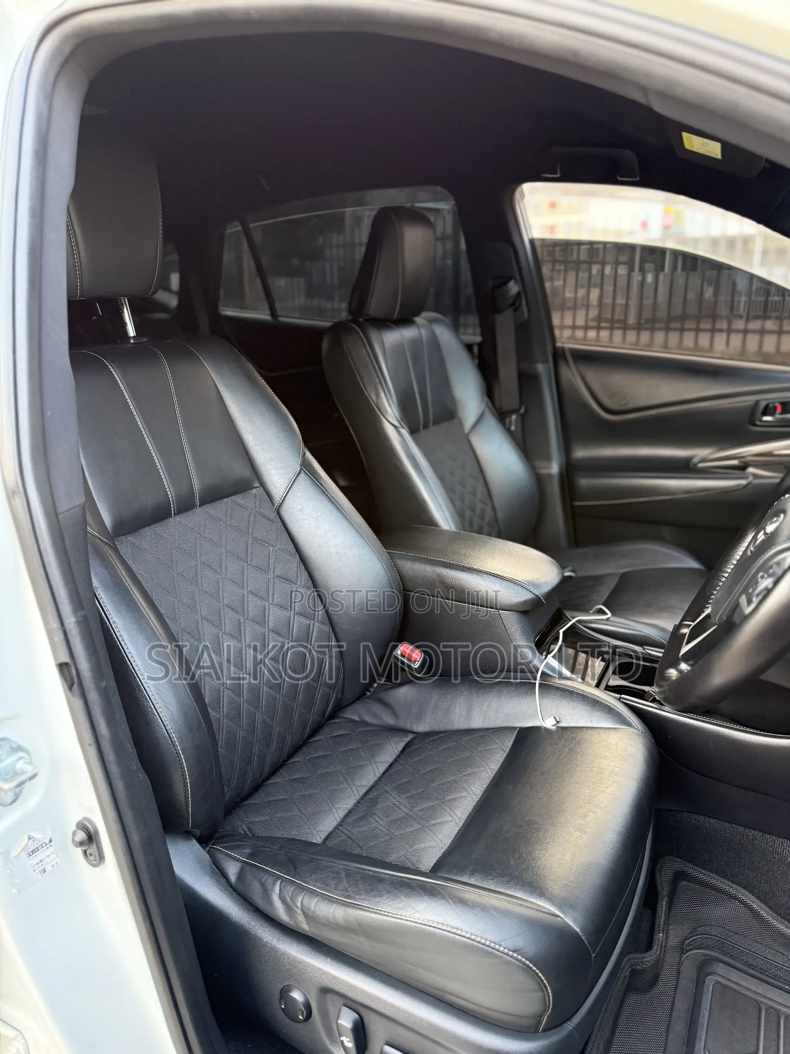 Toyota Harrier 2.0 2015 White