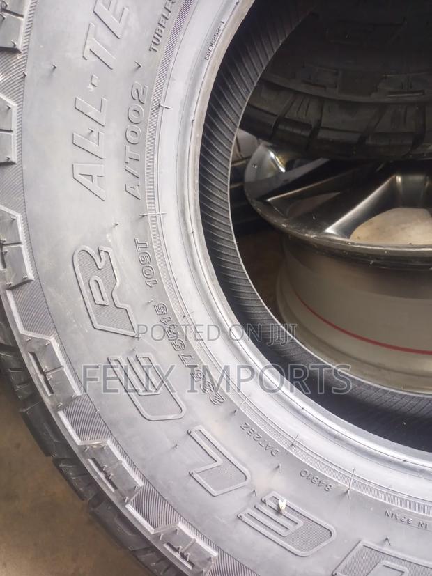 235/75r15 Bridgestone AT 002