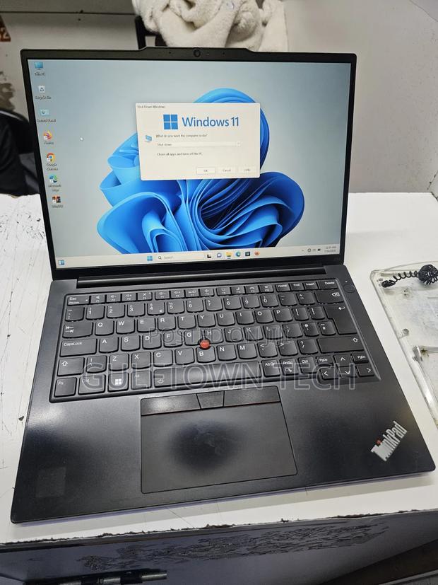 Laptop Lenovo ThinkPad E14 Gen 5 8GB Intel Core i5 SSD 256GB - main view