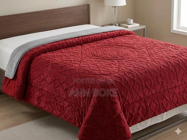 Heavy Single Sherpa Duvet 
No Bedsheet 
No Pillowcase No Bag
Size 6*6