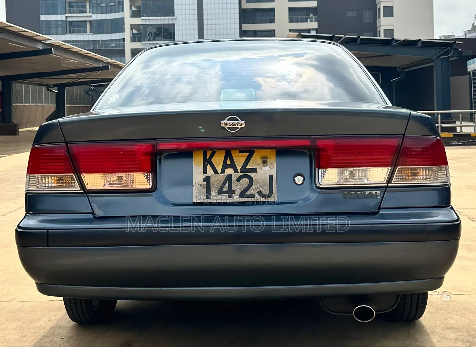 Nissan Sunny 2000 Gray