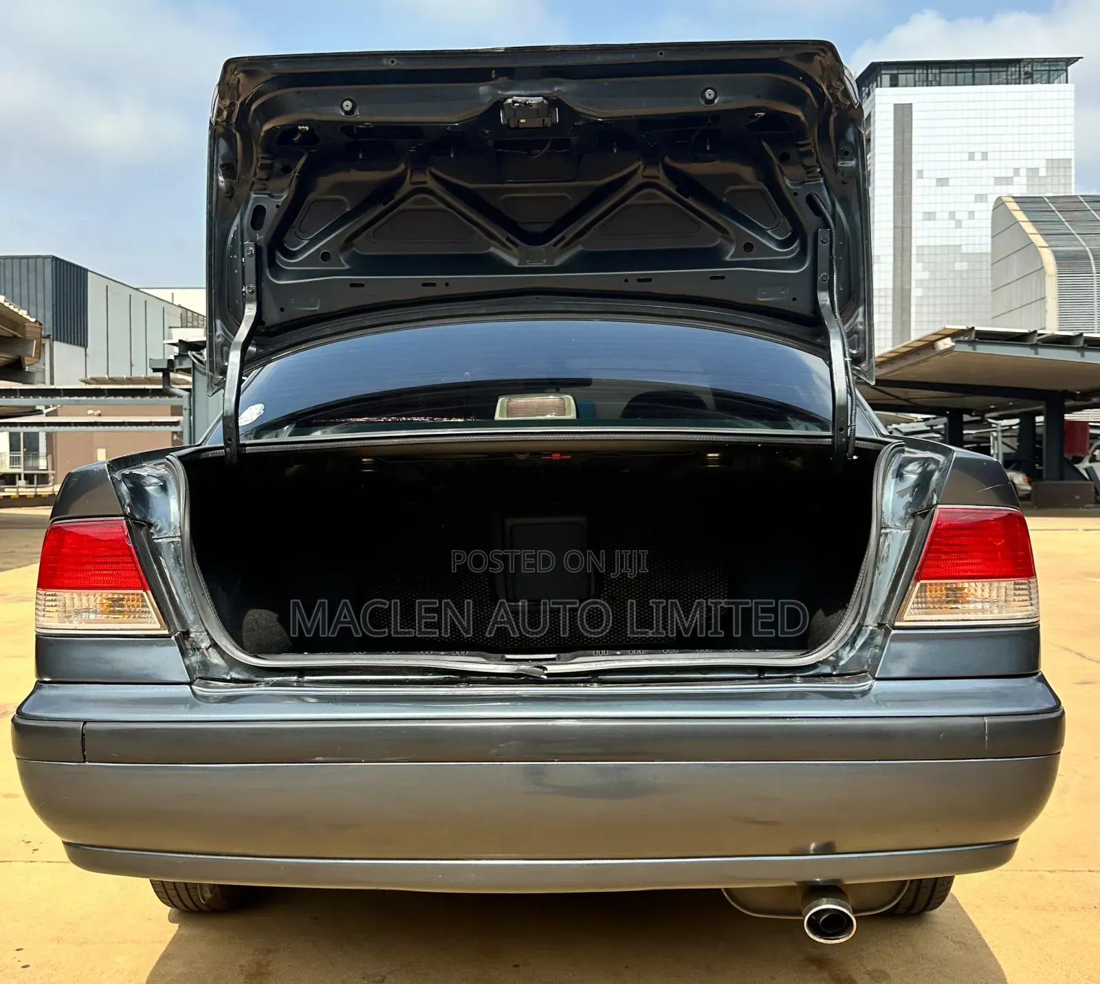 Nissan Sunny 2000 Gray