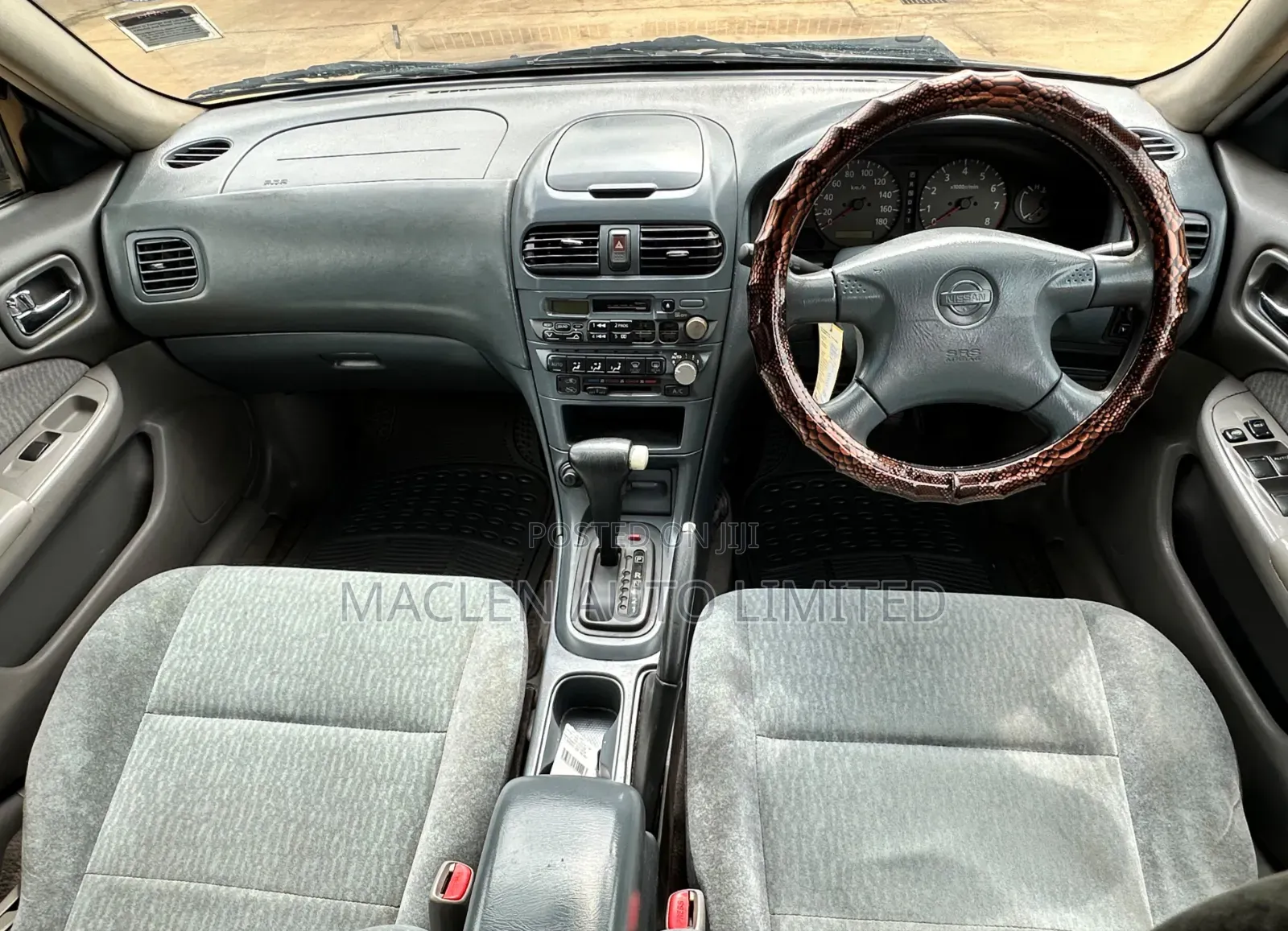 Nissan Sunny 2000 Gray