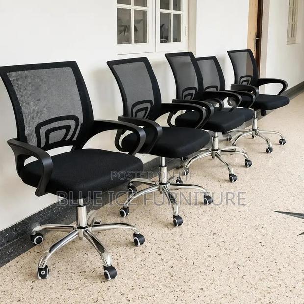 Adjustable Swivel Office Mesh Chair - thumbnail 3