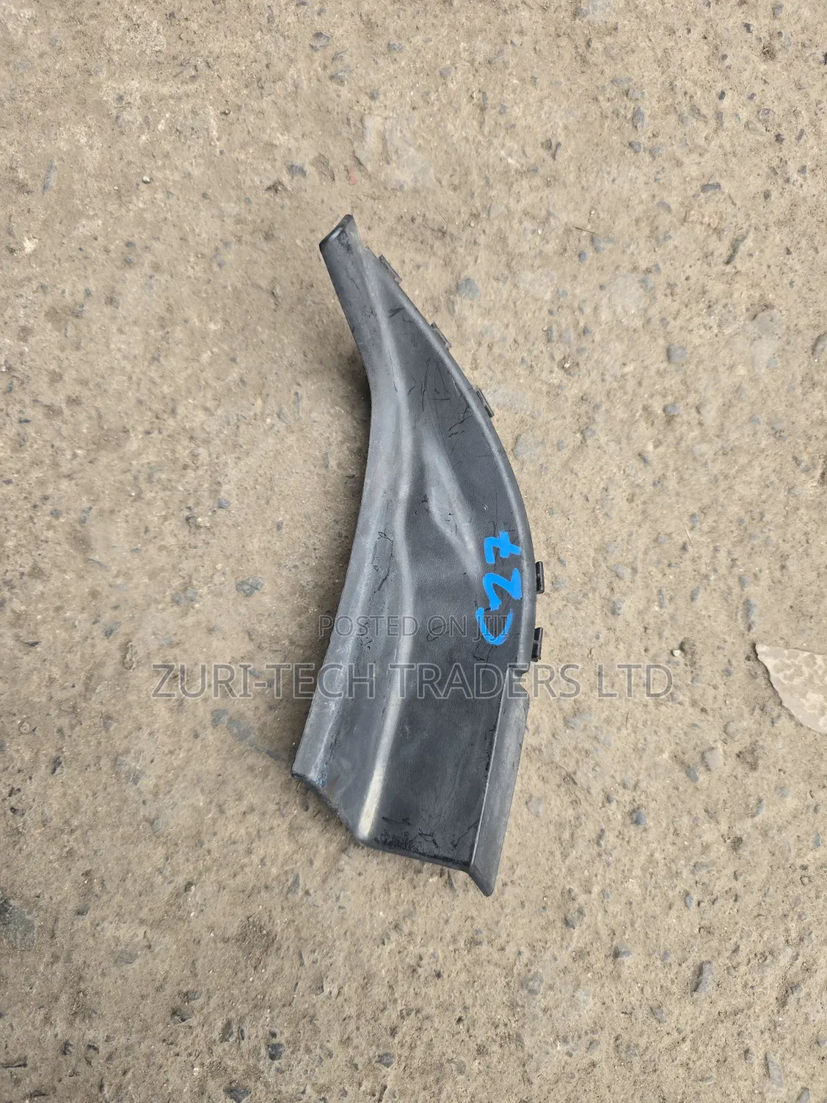 Nissan Serena C27 Windscreen Finisher